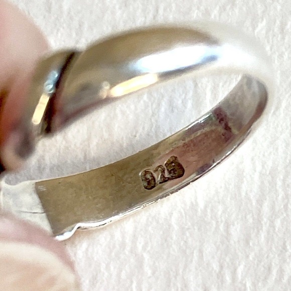 Vintage 925 Sterling Silver Round-Cut 5mm Garnet Ring size 6.5 - Picture 3 of 4